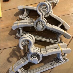 Kids adjustable Gray Clothes Hangers Set